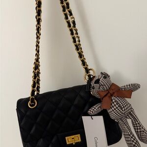 Chic Black Quilted Shoulder Bag with Gold Chain